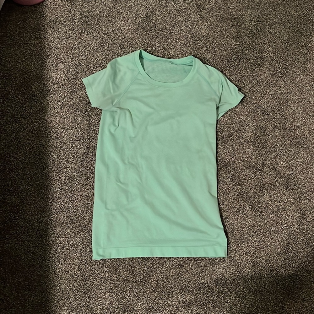 Blueish greenish lululemon swifly tech